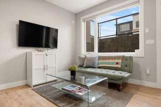 Modern and Pet Friendly 1Br Suite Near Downtown - 8