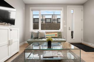 Modern and Pet Friendly 1Br Suite Near Downtown - 1