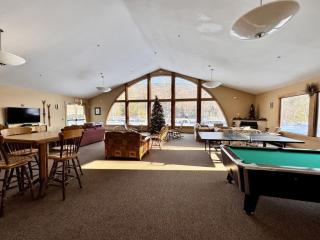 NH Escape Pool, HotTub, Loon Family Stay - 1