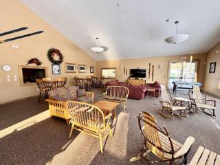 1 Bedroom 2 Bath Murphy Bed Indoor Pool Near Loon - 2
