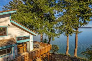4BR Waterfront Home with Beach Access and Views - 8