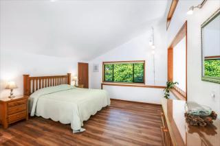 4BR Waterfront Home with Beach Access and Views - 7