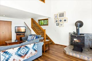 4BR Waterfront Home with Beach Access and Views - 3