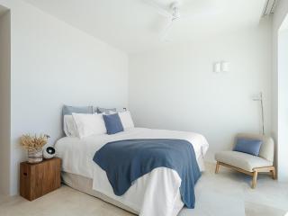 Akron House - 9