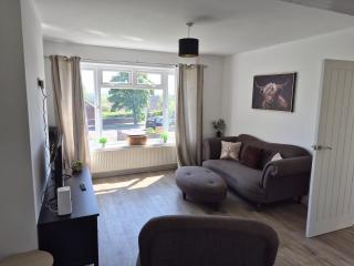 Luxury Modern 3 Bedroom home Bedford - 0