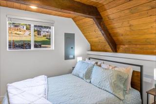 Beautifully Remodeled Beach Front A-Frame - 7