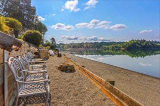 Beautifully Remodeled Beach Front A-Frame - 6