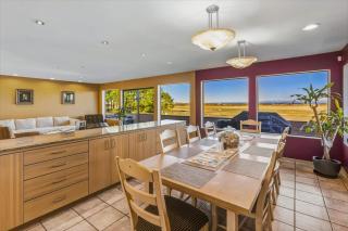 Spacious Gracious & Luxurious Retreat - 7