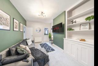 Cosy 3 Bed in Medway FREE Parking Sleeps 6 - 9