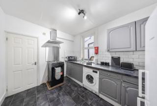 Cosy 3 Bed in Medway FREE Parking Sleeps 6 - 7