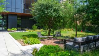 Modern 2BR High-rise with Rooftop Pool close to Conv Center - 8