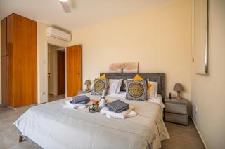Mambo Private Villa with Pool by the Beach - 6