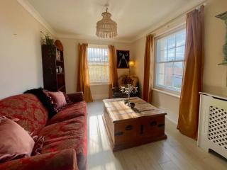 Sea views meet cosy decadence - 1