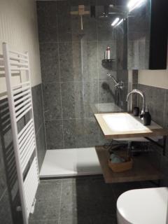 Modern 1BR in Award-Winning Residence with Sauna and Gym - 2