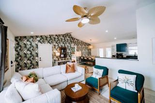Sleeps 10 Outdoor Oasis Heated Pool Grill - 5