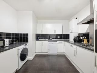 4 pers studio style room Near South Wimledon station R3 - 9