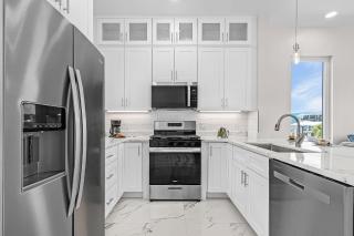 Stylish Waterfront Escape with Pool, Steps to Beach & Sunset Views - Casa Lagoon 4 - Roelens - 1