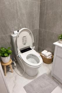 Top Rated Luxury Studio Retreat with Free Private Parking - 2