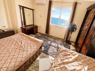 Seaview Elegant Apartment - 1