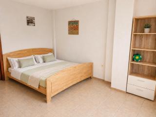 Flogita 5 Seaside Apartments - 150m from Beach, Ideal for Families & Groups - 7
