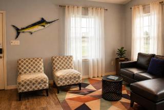 Coastal Chill Spot - Cozy 2BR Villa By The Beach - 9
