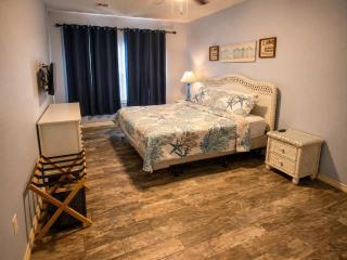 Coastal Chill Spot - Cozy 2BR Villa By The Beach - 5