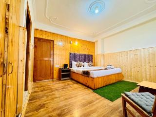 Suraj Retreat Inn " Near Mall Road " Bonfire ! Open Terrace ! Personal Parking - 6