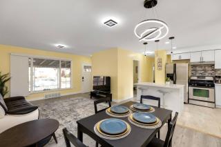 Spacious 6BR/2BA Family Retreat in Detroit - 0