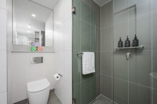 LaneStay - 2BR Panoramic Views w Pool Spa & Gym - 3