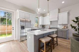Luxe Oaks - Walk to River Ranch - Build in 2025 - EV Charger - 1