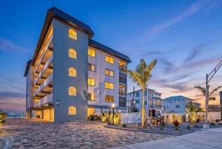 Beachfront Escape with Pool, Tiki Huts & Stunning Gulf Views - Casa Bleu - Roelens - 2