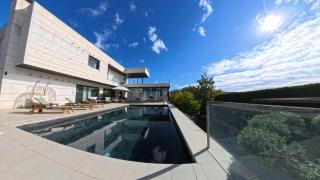 Relax and comfort in a luxury villa - 0