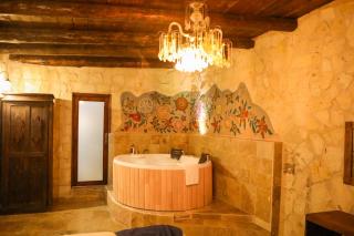 Vanessa Cave Hotel - 1