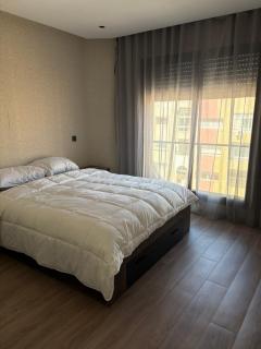 Elegant 2 Bedroom Apartment, Ideal for Long & Short Stays - 2