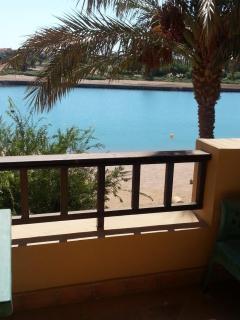 Premium 1-Bedroom Chalet with Lagoon Views in West Golf, El Gouna - 1