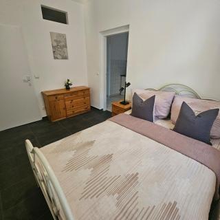 Spacious Fully-Equipped City Apartment - 6