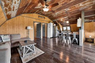 Rustic Barn Retreat w Hot Tub Game Room & FirePit - 1