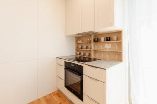 BNB Metropolis Apartment with Garage Parking - 9
