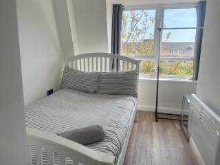 2 Bed Contractor Accommodation, Sleeps 4, nearby M4 Access - 0