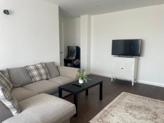 2 Bed Contractor Accommodation, Sleeps 4, nearby M4 Access - 6
