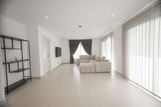 Luxury 2 Bed at The Bantree - Pool, Gym, Airport Residential - 0