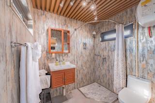 Unique Taos Container | Hot Tub | Mtn Views | Pets - 1