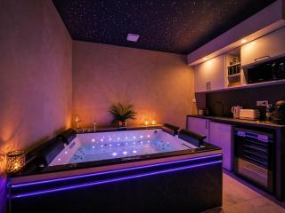 Suite Jacuzzi Privé Ambiance Romantique - 7
