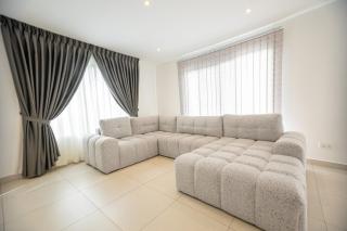Luxury 2 Bed at The Bantree - Pool, Gym, Airport Residential - 4