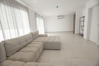 Luxury 2 Bed at The Bantree - Pool, Gym, Airport Residential - 2