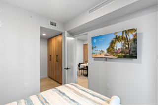 Central Miami Worldcenter Luxury Condo - 2
