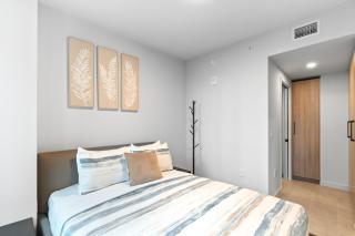 Central Miami Worldcenter Luxury Condo - 6