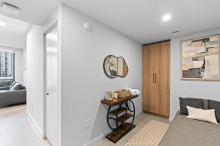 Central Miami Worldcenter Luxury Condo - 9