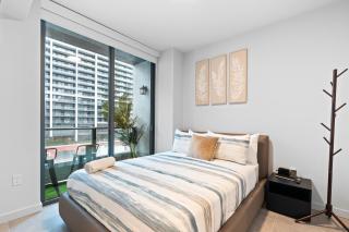 Central Miami Worldcenter Luxury Condo - 3