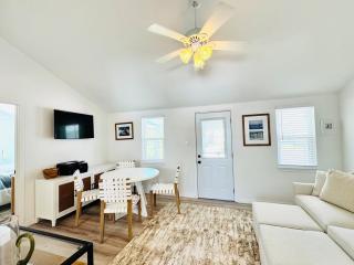 Cozy Cottage! Champagne on Beer Budget! Steps2Sand - 3